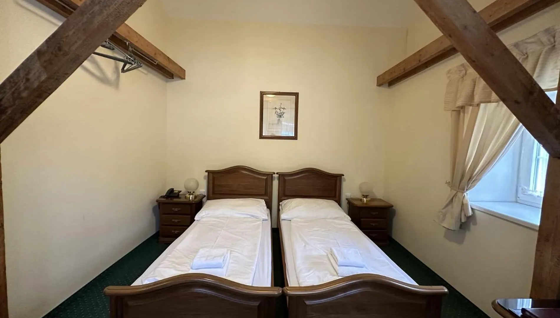 Hotel U Zámečku Cihelny Karlovy Vary 3*,