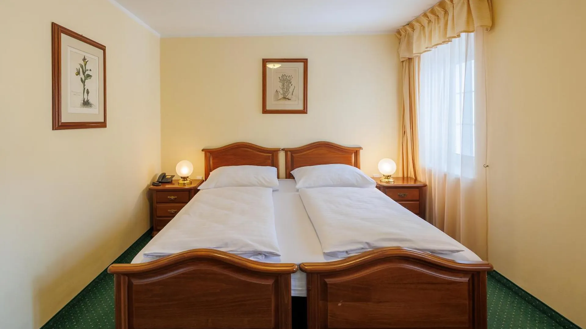 Hotel U Zámečku Cihelny Karlovy Vary 3*,